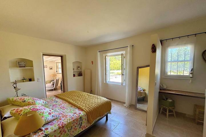 Cigale Suite, access to a private terrace, view of Carpentras, swimming pool in Saint-Didier, Parc naturel régional du Mont-Ventoux