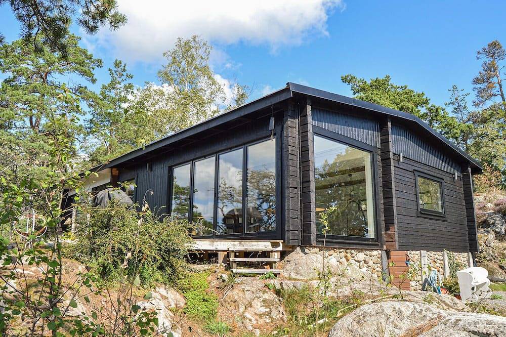Lovely home in Sorunda with kitchen in Nynäshamn