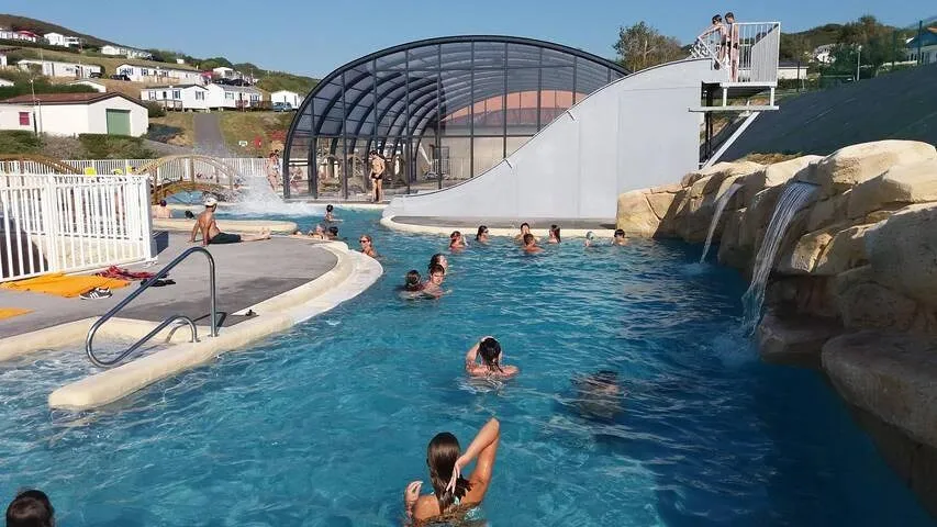 Camping para 4 personas, con piscina además de jardín y jacuzzi, Familias con niños - 1