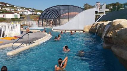 Camping pour 4 personnes, avec jardin ainsi que piscine et jacuzzi, adapté aux familles dans Plage D Equihen Equihen Plage