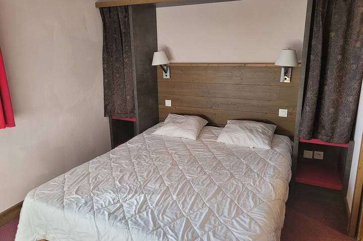 Gîte pour 8 personnes, avec balcon ainsi que sauna et piscine, animaux acceptés dans Office de Tourisme de Risoul - 2