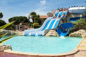 Gîte pour 4 personnes, avec terrasse et piscine dans Plages des Cabanes de Fleury