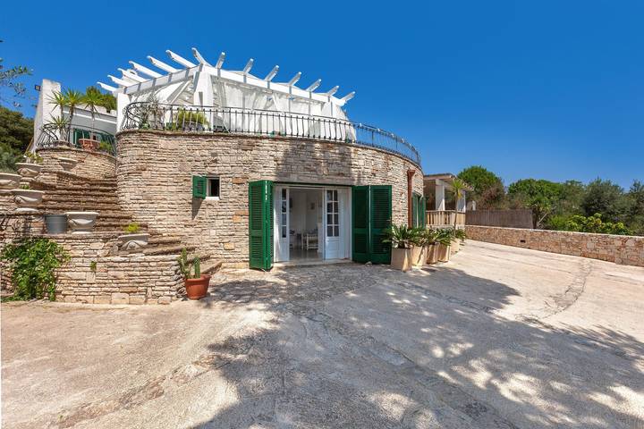 Villa für 9 Personen, mit Balkon/Terrasse und Garten in Apulien - 2