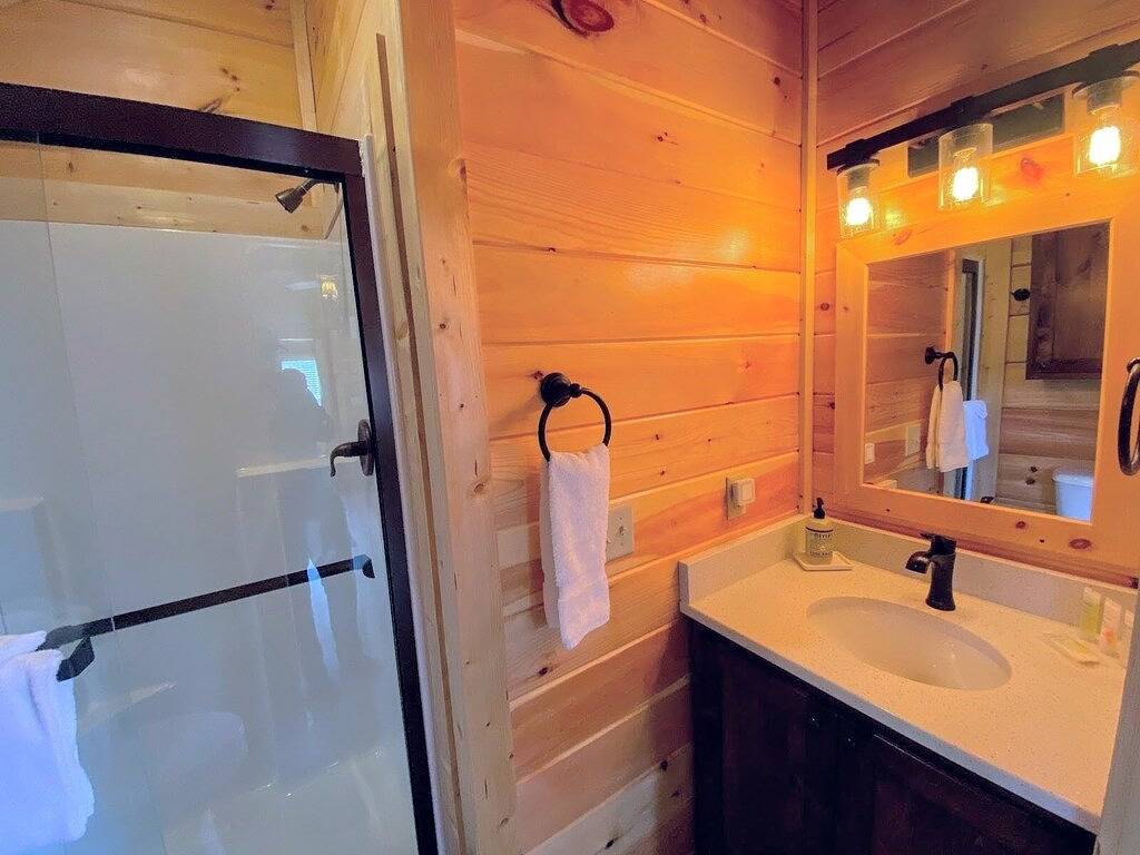 B3 Awesome \"Tiny Home\" A/C, Mountain Views, Minutes to Skiing, Hiking, Attractions, Dog Friendly! in Carroll, Coös County