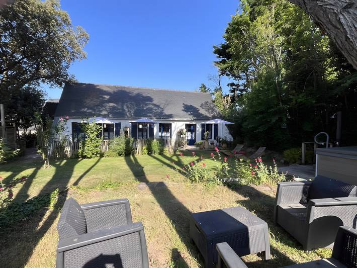 Bed and Breakfast 'Chambre 3 Coté Golfe' with Private Terrace, Shared Garden and Wi-Fi in Kerjouanno, Arzon