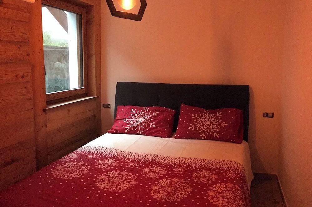 Hel lejlighed, Idyllic vacation apartment in the center, walking distance to ski lifts, great summer hike in Champoluc, Wallisian Alps