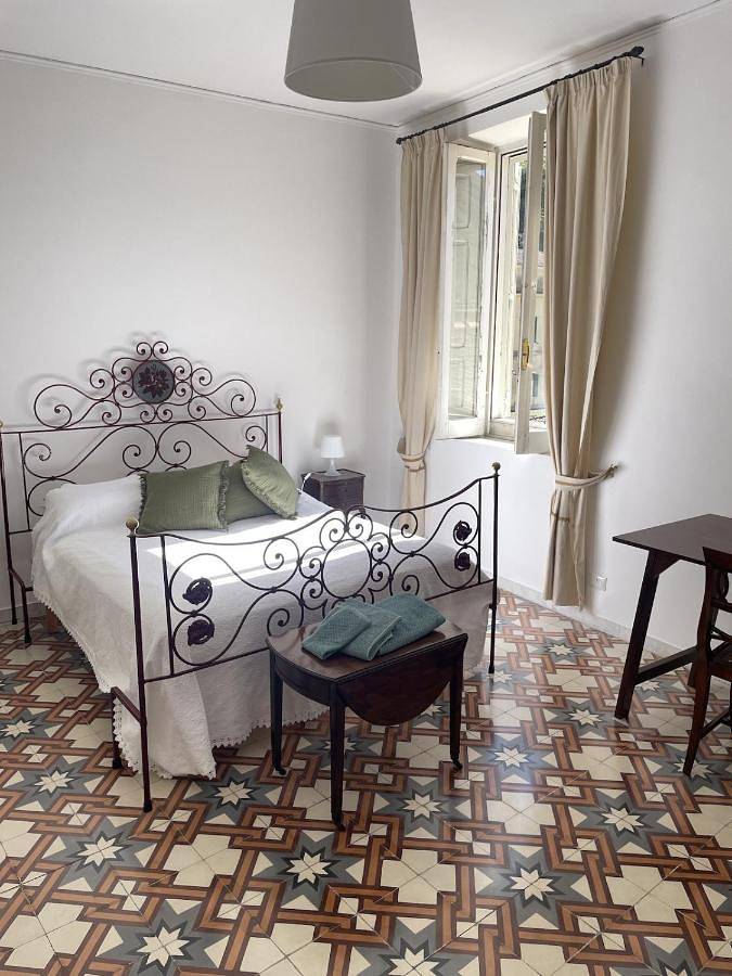 Gîte pour 5 personnes, avec terrasse et vue, animaux acceptés à Atina