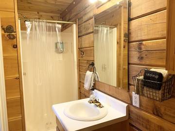 Log Cabin for 5 Guests in Rutherford County, Picture 4