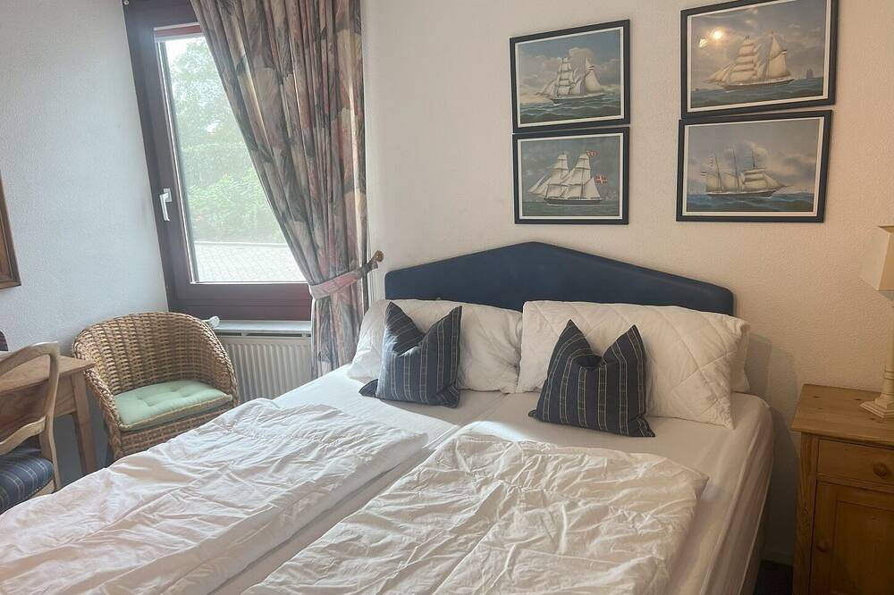 Bungalow Happy Holiday en Geniet Direct aan het Water met Eigen Aanlegsteiger in Lemmer, Ijsselmeer