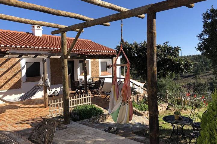 Casa de campo para 4 pessoas, com jardim na Costa Alentejana