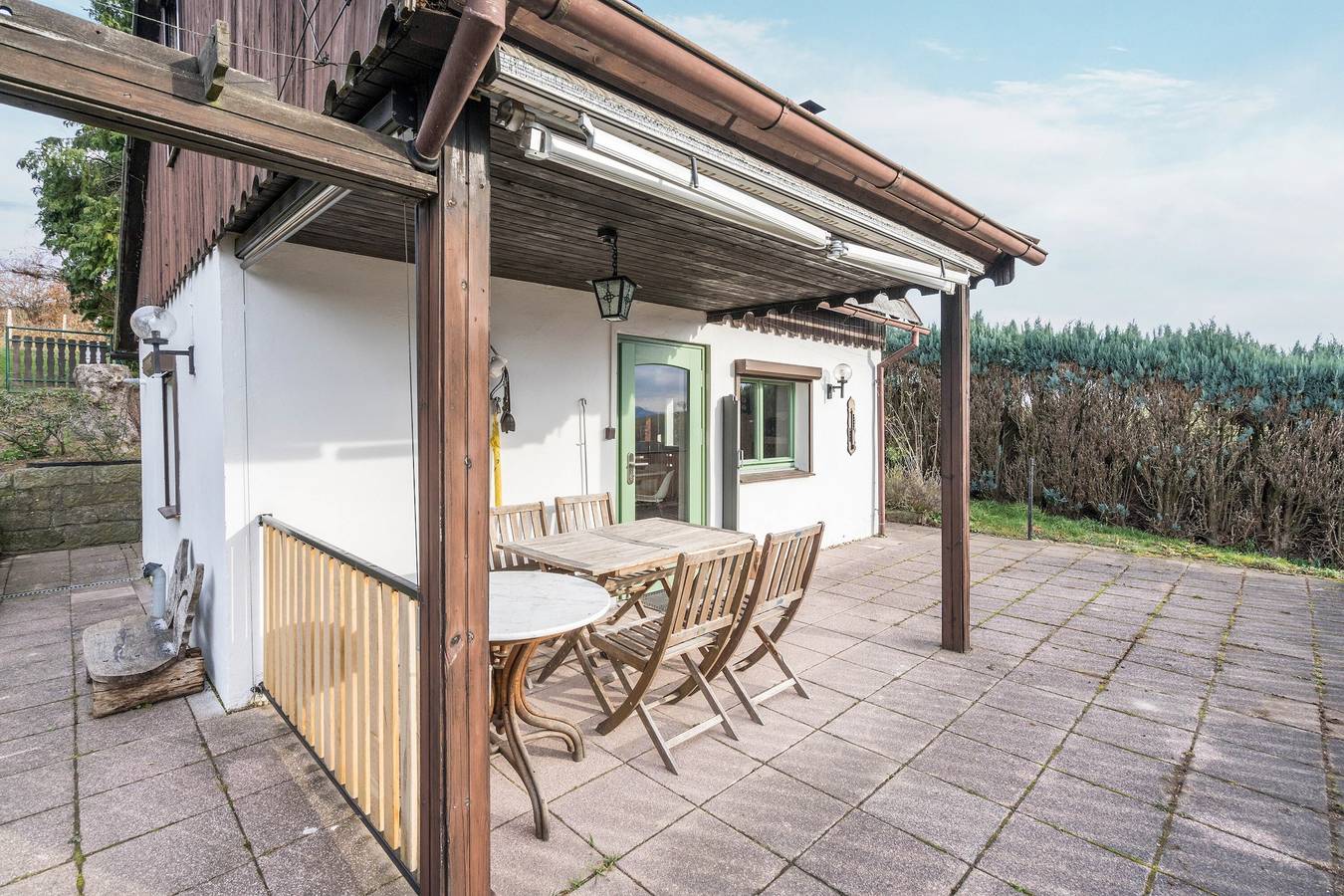 Klein vakantiehuis Kirschallee met bergzicht, privéterras en gedeelde tuin in Hohnstein, Elbezandsteengebergte