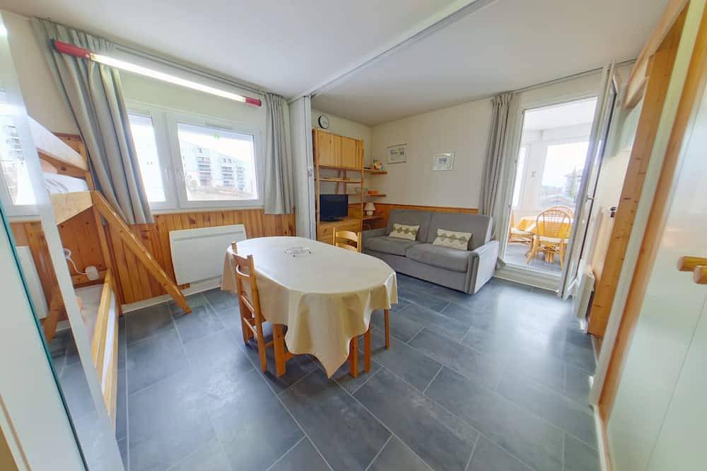 Ganze Wohnung, Gemütliche Wohnung mit Loggia im Herzen des Jura in Prémanon, Regionaler Naturpark Hochjura