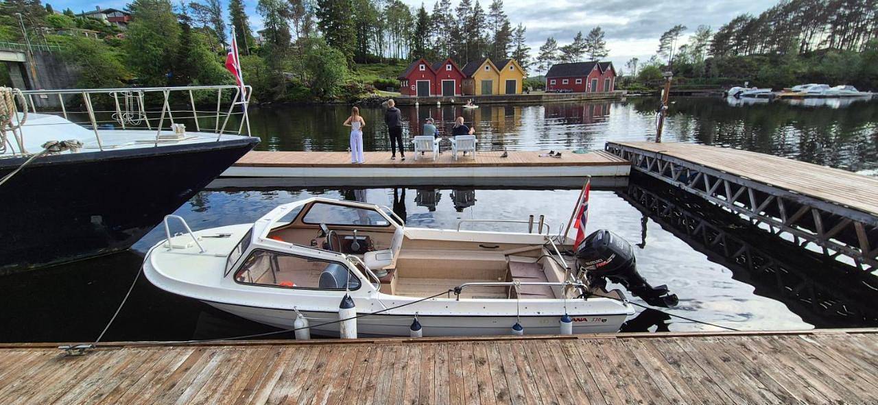Boat Included, Waterfront Villa, Near Bergen in Lindås