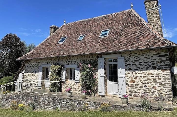 Gîte pour 6 personnes, avec terrasse et jardin à Saint-Martin-Sepert