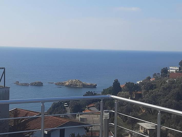 Appartement de vacances pour 4 personnes, avec vue ainsi que piscine et jardin