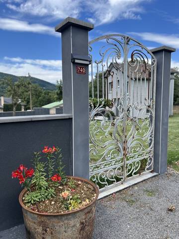 Gîte pour 6 personnes, avec piscine ainsi que terrasse et jardin à Murasson