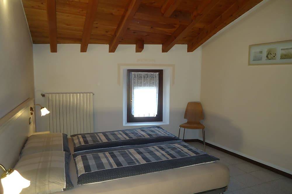 Ganze Wohnung, Casa Enrica Typ E2, bis 4 Pers, 200m zum See, ruhige und sehr romantische Lage in Idro, Gardasee-Berge