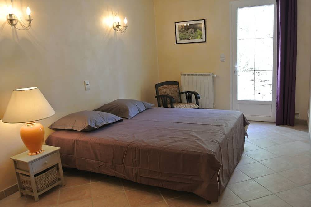 Entire apartment, A paradise for cyclists, mountain bikers, hikers and nature lovers. in Eygaliers, Nyons region