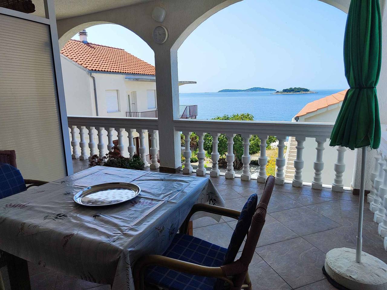 Appartement de vacances entier, Appartement de vacances à 20 m de l'Adriatique  in Rogoznica, Šibenik-Knin