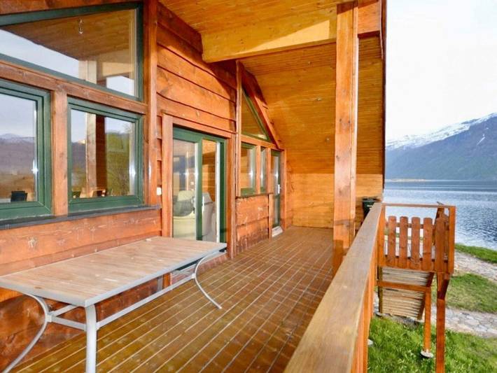 Ferienhaus für 10 Personen, mit Terrasse und Pool, kinderfreundlich in Nesset