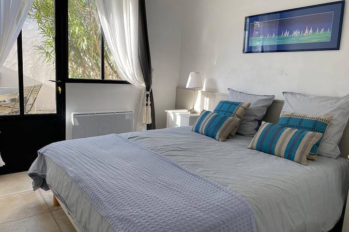 Charming Ile de Ré house, 2 steps from beaches and golf course. in Saint-Clément-des-Baleines, La Rochelle region