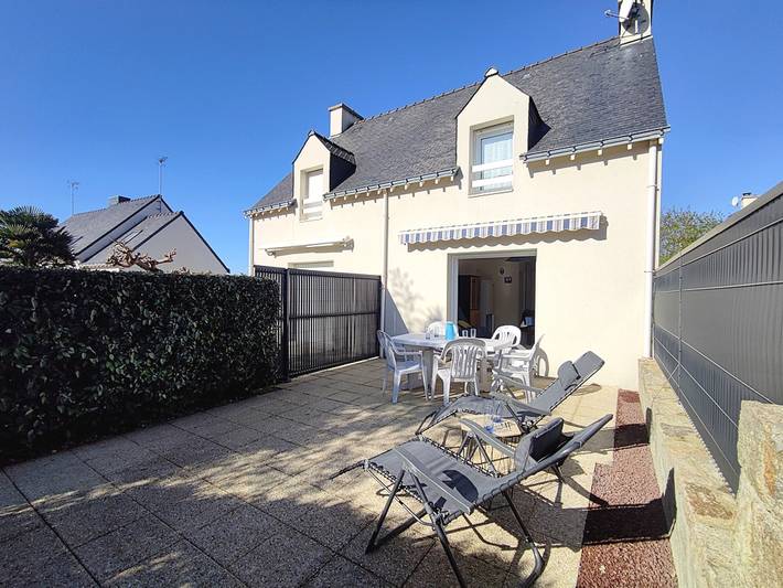 Gîte pour 4 personnes, avec terrasse dans Plage Kerfontaine