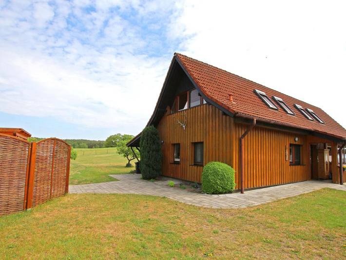 Ferienwohnung für 8 Personen, mit Terrasse und Garten