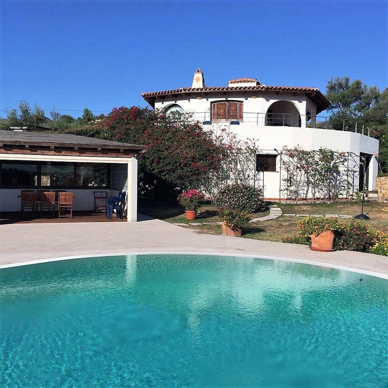 Villa Runcina con vista mare, Wi-Fi e piscina privata in San Teodoro, Olbia-Tempio