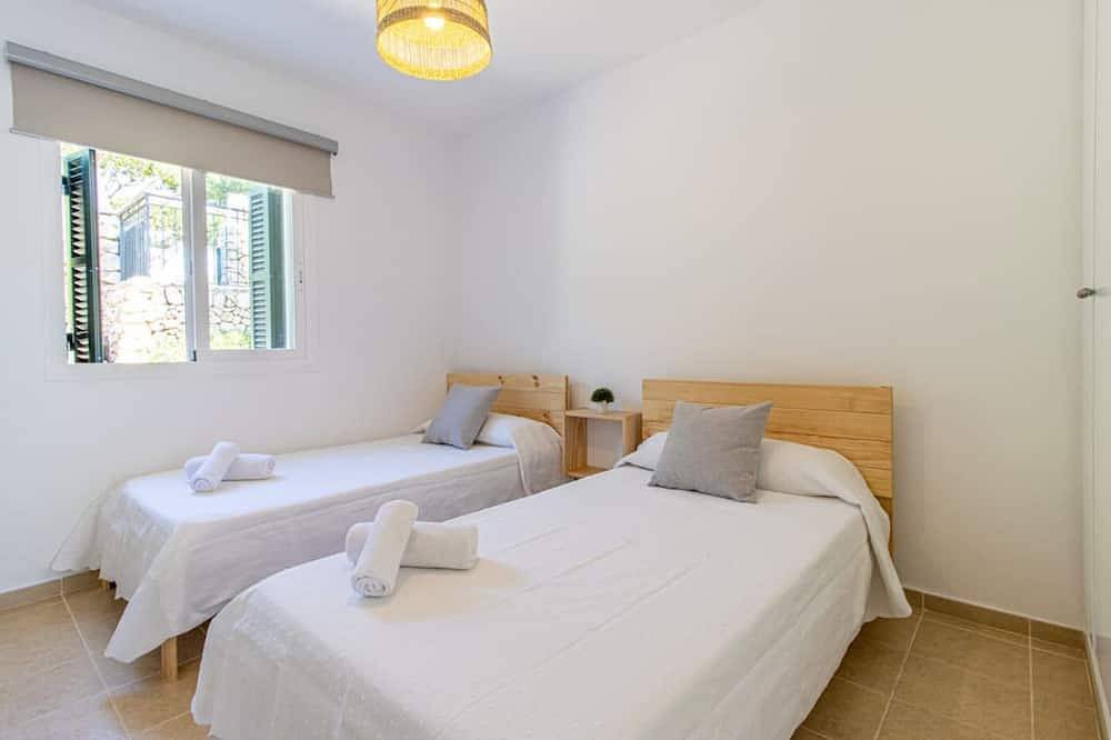 Villa Conguitos - modern, private pool, A/C in Biniancolla, Sant Lluís