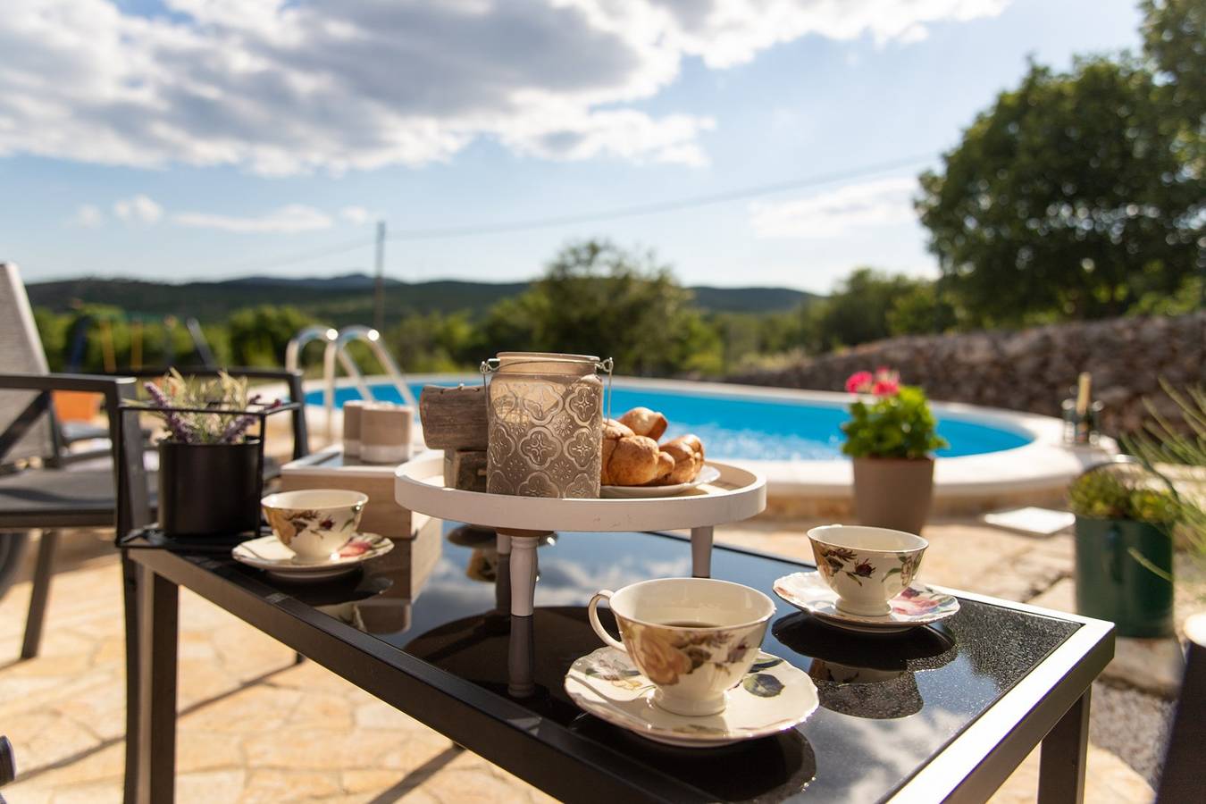 Ferienhaus mit zwei Schlafzimmern und Pool in Veliki Broćanac, Dalmatinisches Zagora
