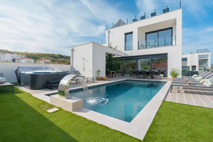 Location de vacances pour 12 personnes, avec jardin ainsi que jacuzzi et piscine à Ribamar