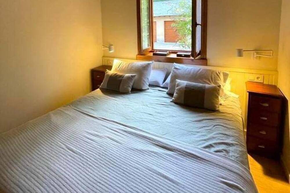 Apartamento entero, Planta Baja 2 hab. con Piscina, Pádel, Chimenea y Jardín Privado in Angoustrine-Villeneuve-des-Escaldes, Parque Natural Regional de los Pirineos Catalanes