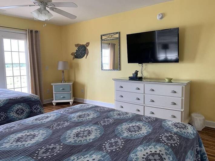 Vacation rental for 22 people, with pool and balcony as well as hot tub in Cherry Grove Beach