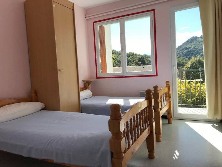 Hôtel pour 2 personnes, avec vue et bassin pour enfant ainsi que piscine et jardin, adapté aux familles à Saint-Girons (Ariège) - 3