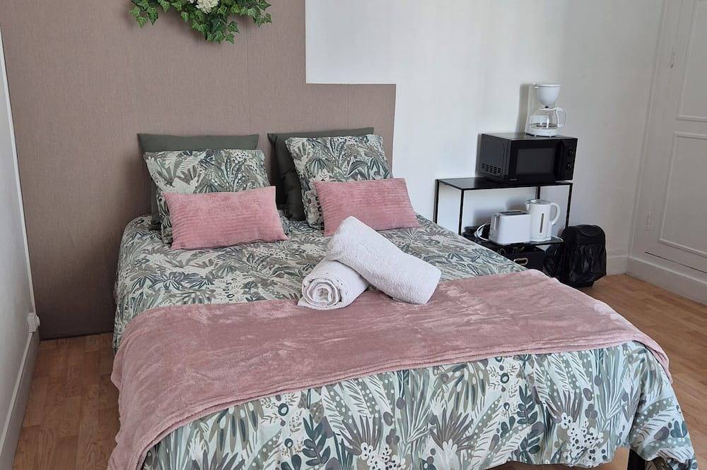 Ganze Wohnung, 🌿 Bright Studio with Courtyard • Near Train Station & Tram in Tours, Tours und Umgebung