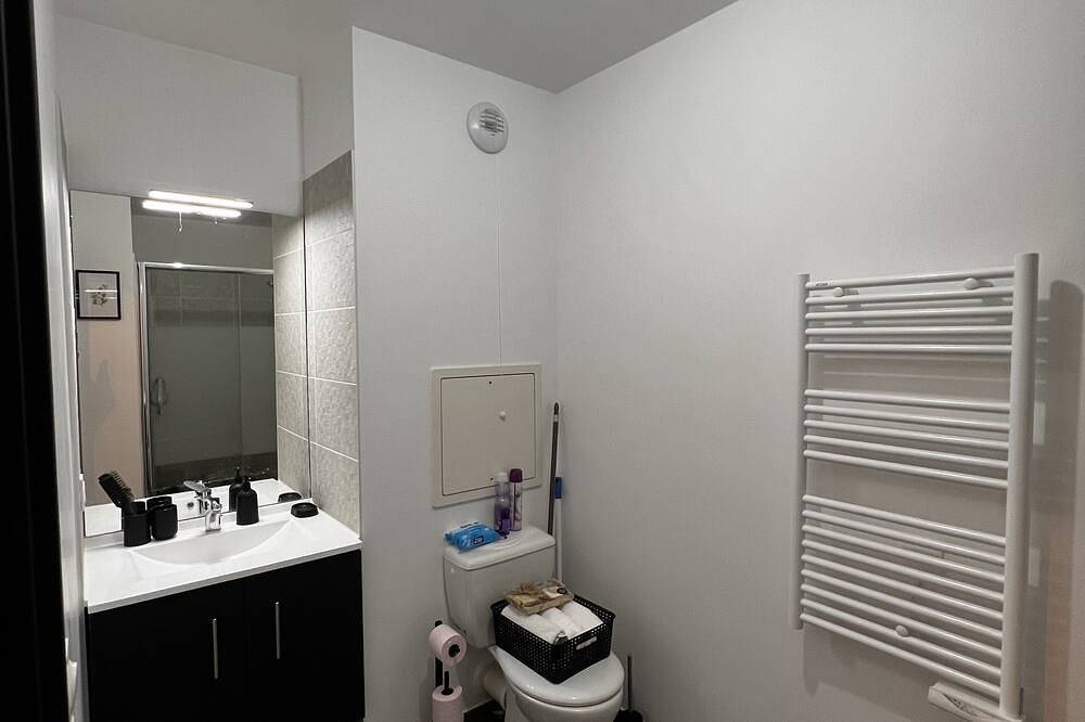 Appartement entier, Cozy Apartment, 15 minutes to Paris center, 25 minutes to Disneyland. in Fontenay-sous-Bois, Val-de-Marne