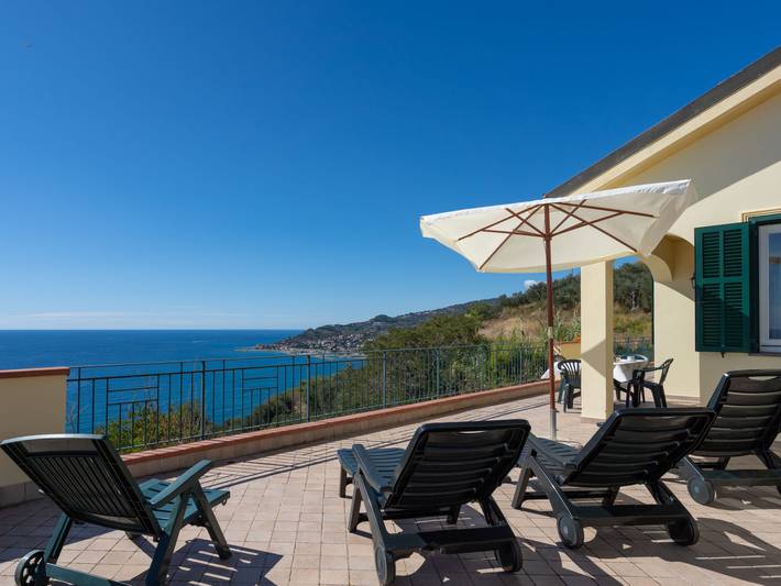 Ferienwohnung für 4 Personen, mit Terrasse und Garten in Imperia - 3