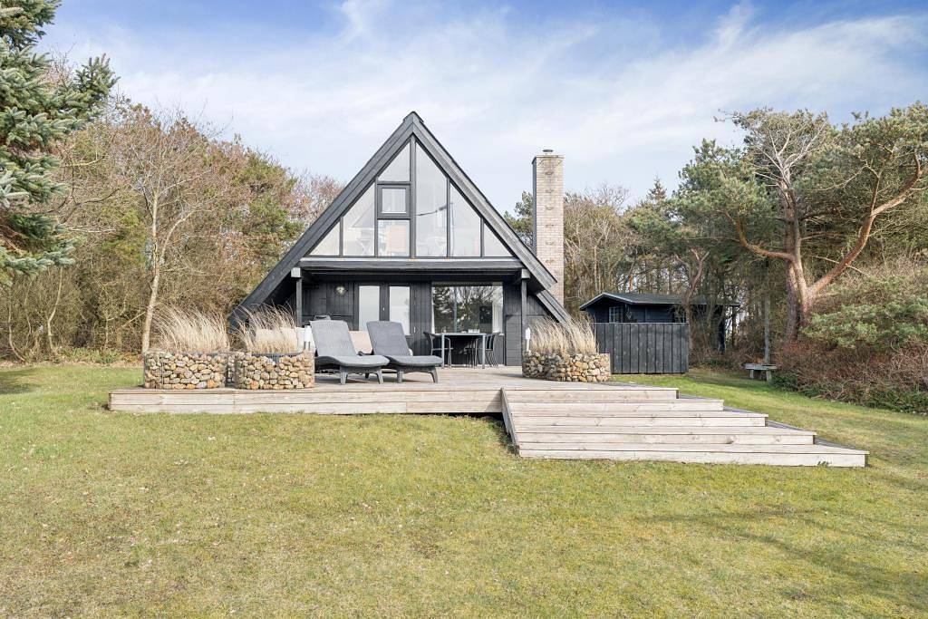 Cozy holiday home on a beautiful natural plot in Lodbjerg Hede, Ringkøbing