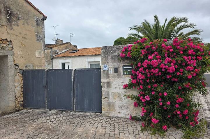 Maison de vacances pour 3 personnes, avec jardin à La Gripperie-Saint-Symphorien