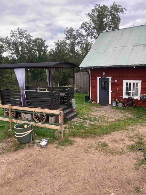 Ferienwohnung für 6 Personen, mit Ausblick und Garten sowie Sauna und Seeblick, mit Haustier in Ödeshög