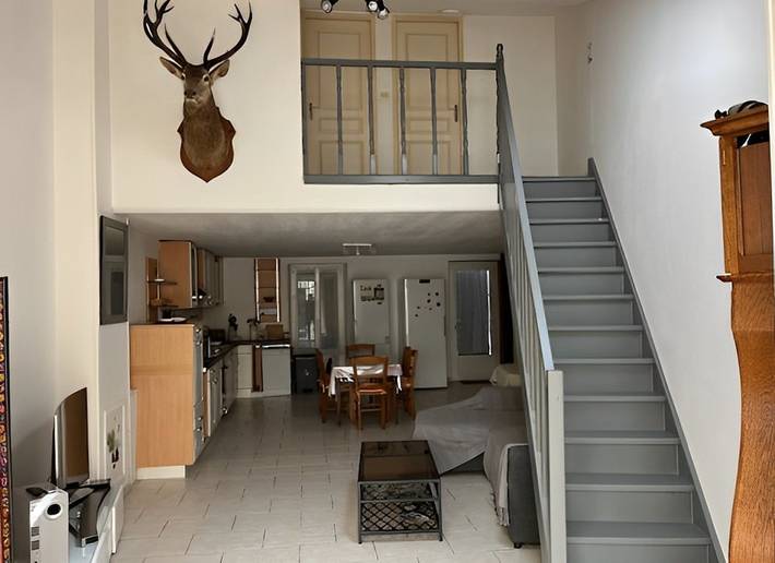 Gîte pour 4 personnes, avec piscine ainsi que terrasse et jardin