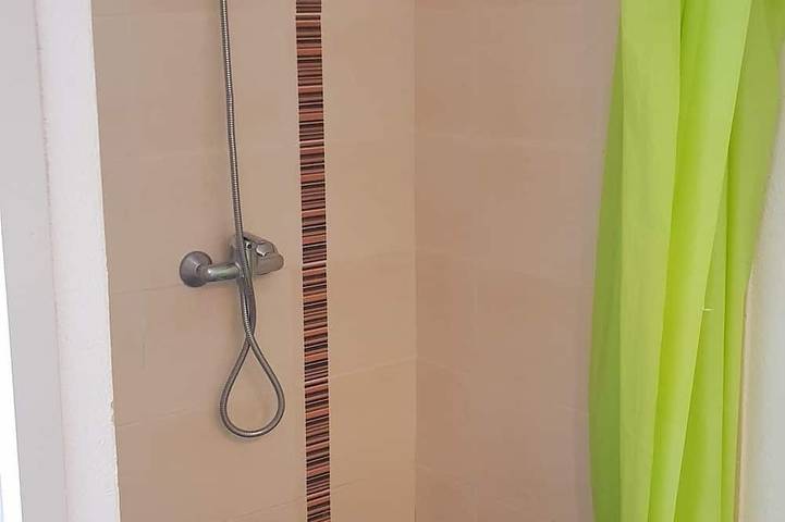 Gîte pour 2 personnes, avec piscine et terrasse dans Chabanon Selonnet - 3