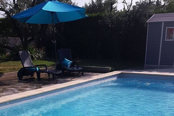 Appartement de vacances pour 2 personnes, avec Terrasse ainsi que Jardin et Piscine à Les Angles (Gard)