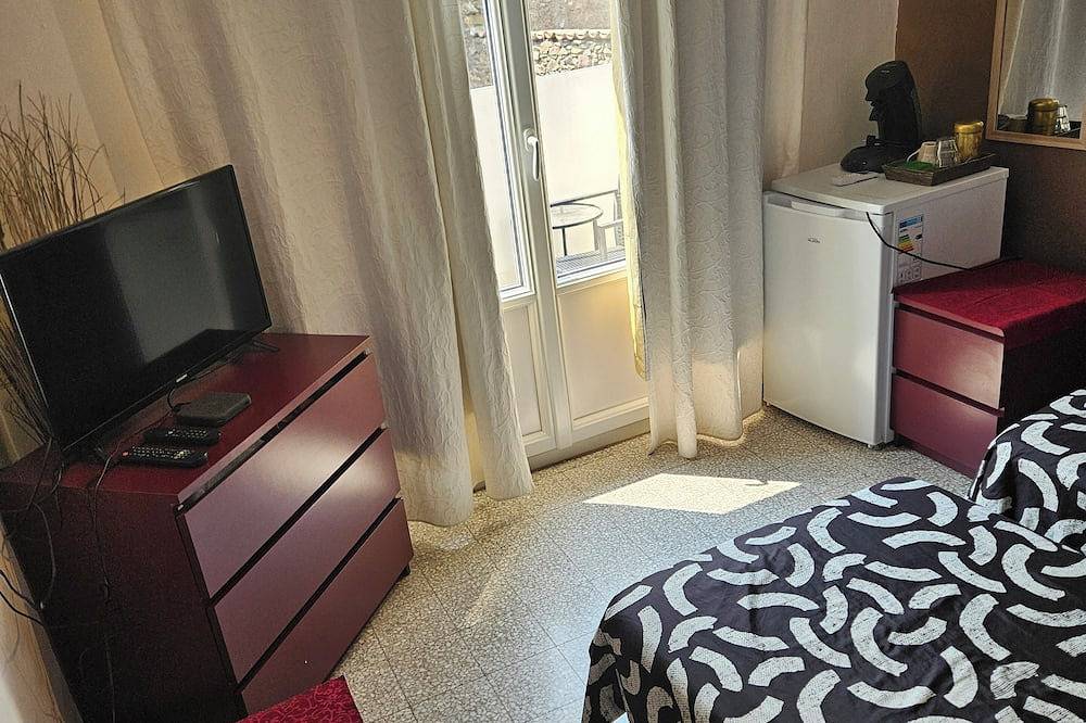 Serge Le Belge chambre 2 lit simple avec balcon in Lézignan-Corbières, Région de Narbonne