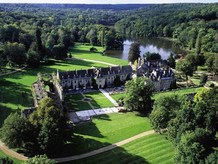 Hôtel pour 2 personnes, avec jardin et sauna ainsi que piscine et jacuzzi, animaux acceptés à Cernay-la-Ville