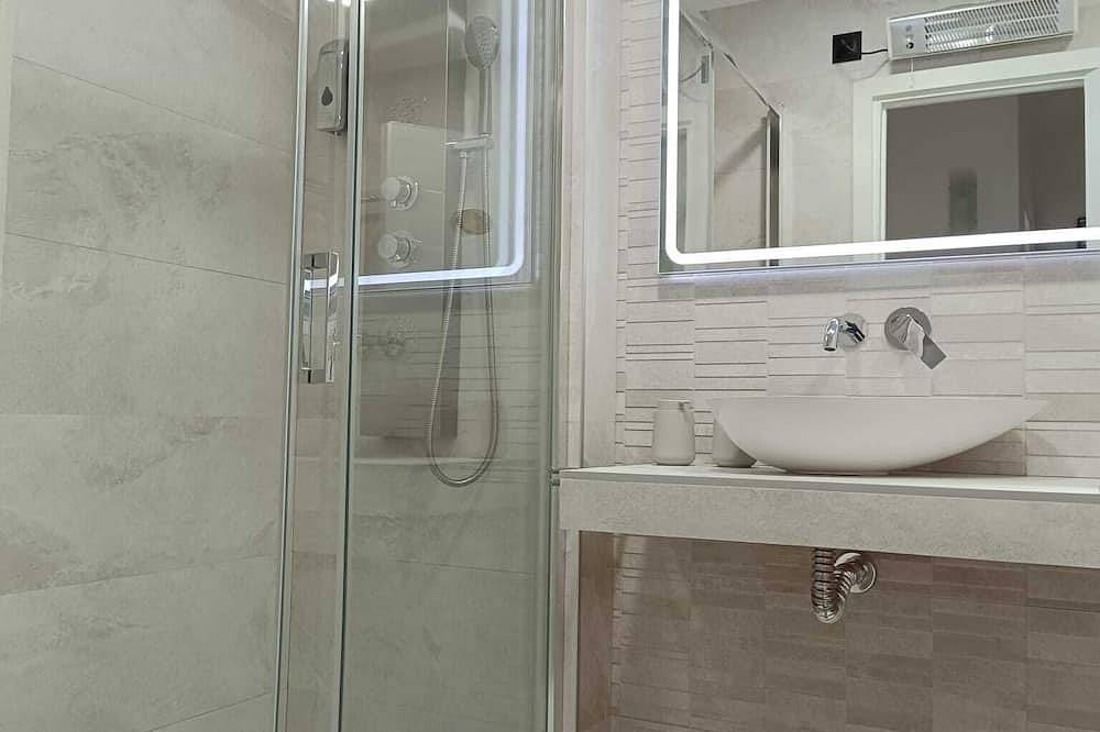 Geheel appartement, Elegant apt. p/4 pax 1 min from the beach with Wi-Fi in Arenys de Mar, Costa del Maresme