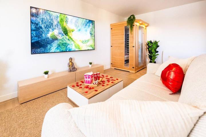 Apartamento de vacaciones para 6 personas, con balcón y jacuzzi además de sauna y piscina - 1
