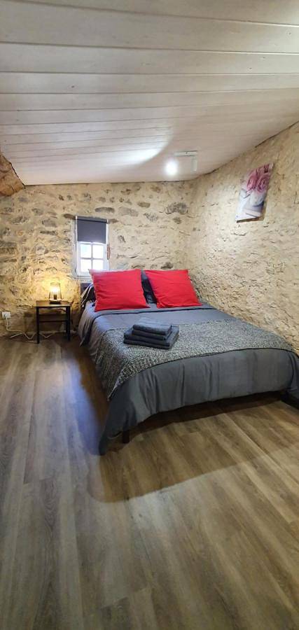 Location de vacances pour 2 personnes, avec piscine et jardin à Brossac - 4