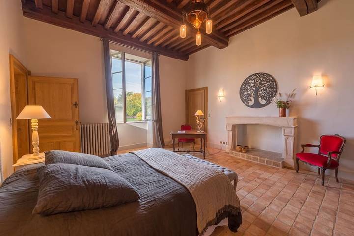 Location de vacances pour 14 personnes, avec jardin et terrasse ainsi que jacuzzi et sauna à Saint-Loup-Géanges - 4