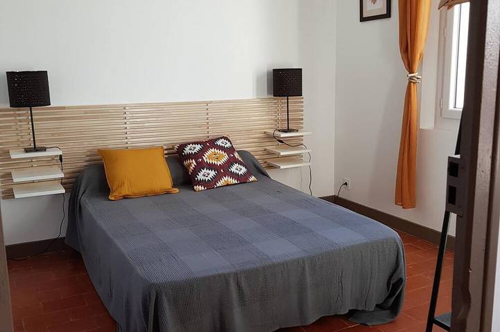 Gîte pour 4 personnes, avec terrasse à Paziols